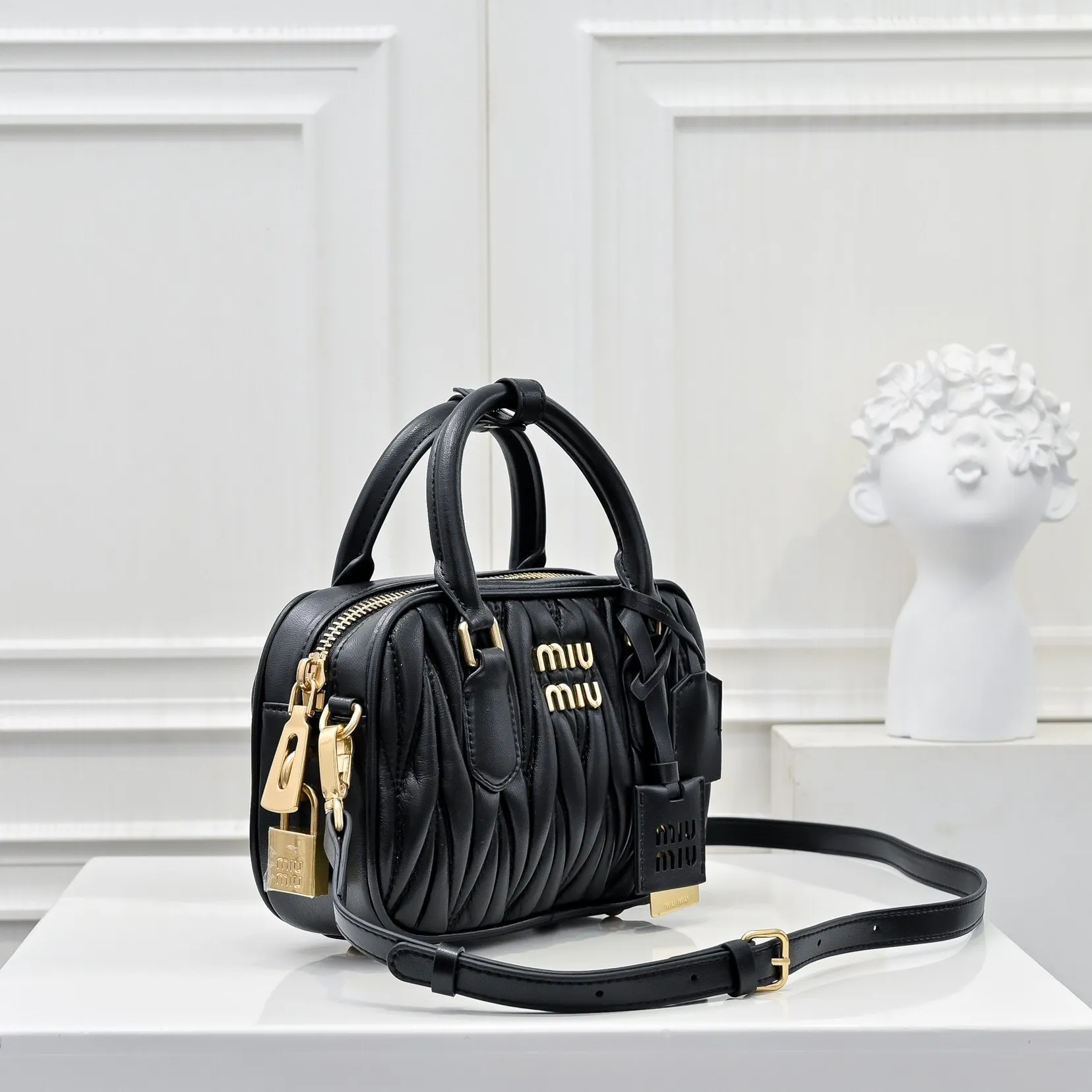 All categories Official website "Brand Women's Bags" Women's Bags 💙 miumiu 2025 new MIUMIU handbags