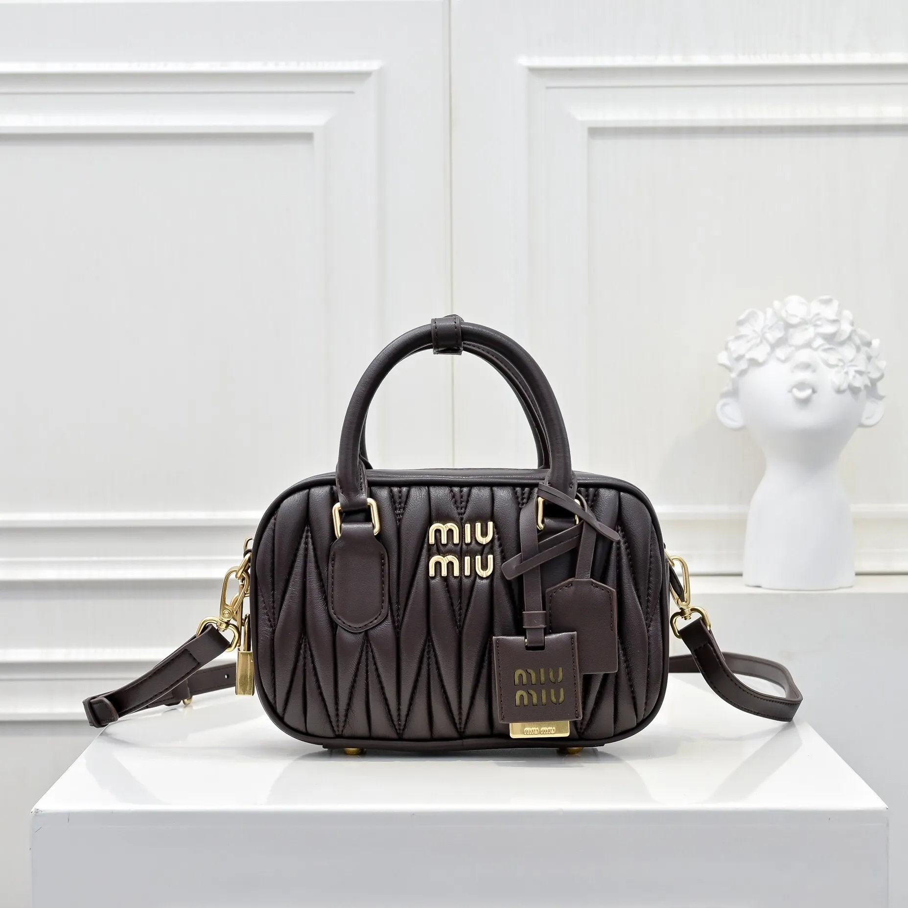 All categories Official website "Brand Women's Bags" Women's Bags 💙 miumiu 2025 new MIUMIU handbags