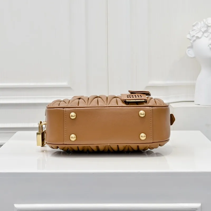 All categories Official website "Brand Women's Bags" Women's Bags 💙 miumiu 2025 new MIUMIU handbags