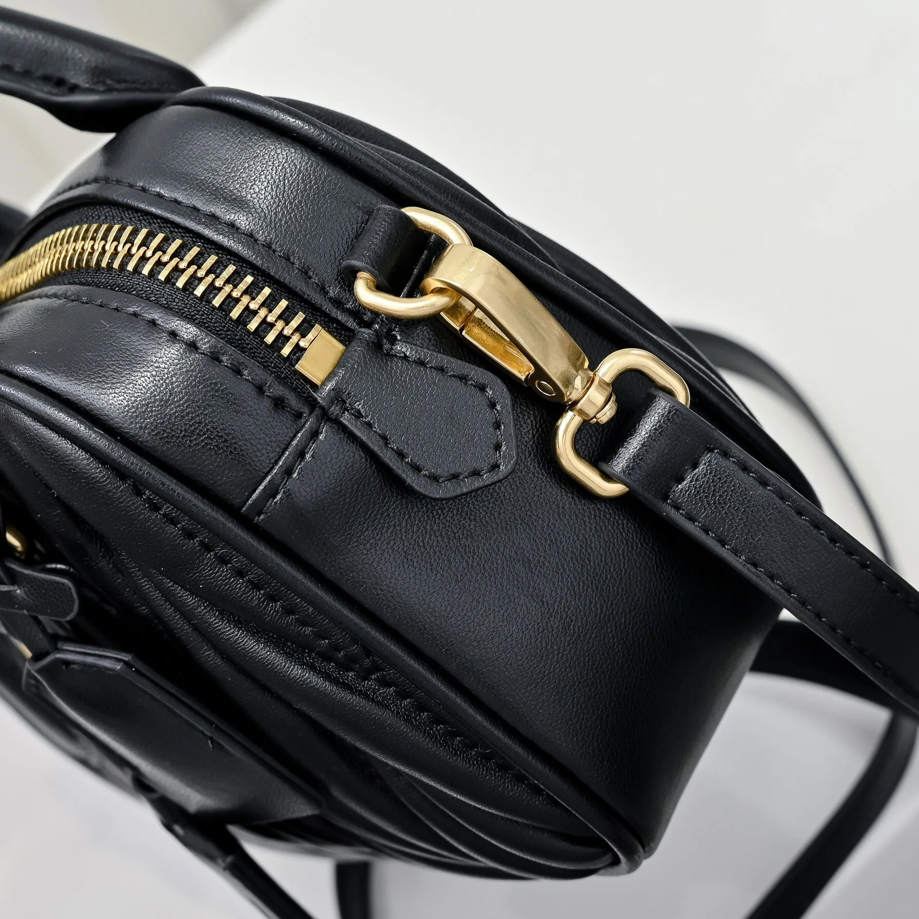 All categories Official website "Brand Women's Bags" Women's Bags 💙 miumiu 2025 new MIUMIU handbags