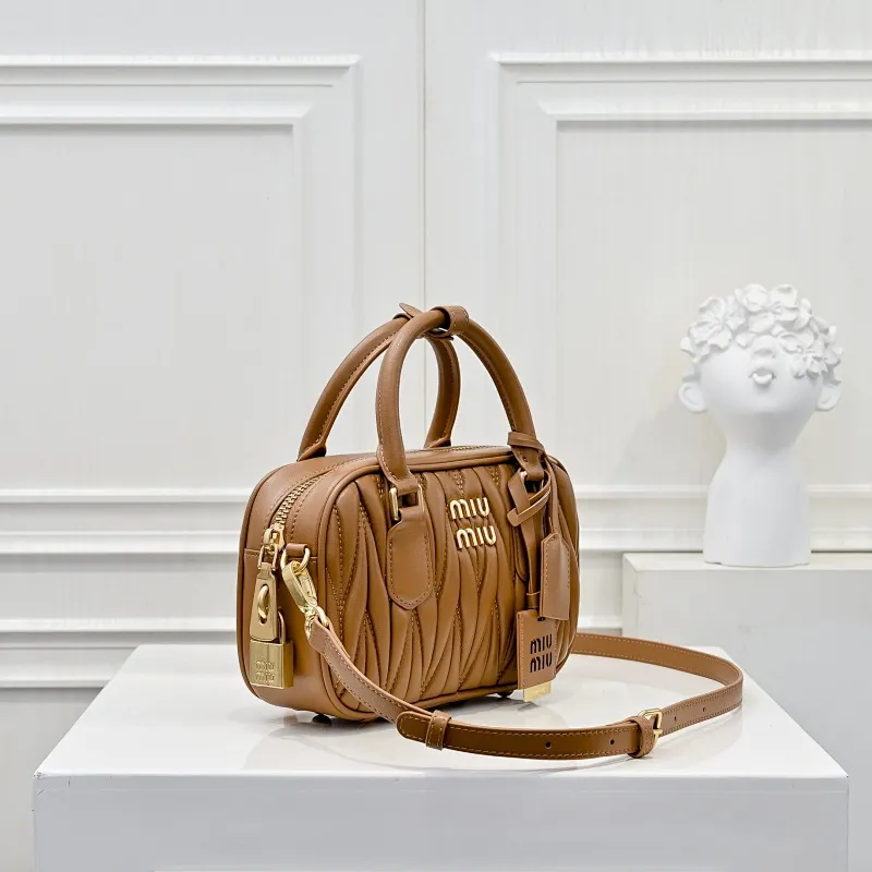 All categories Official website "Brand Women's Bags" Women's Bags 💙 miumiu 2025 new MIUMIU handbags