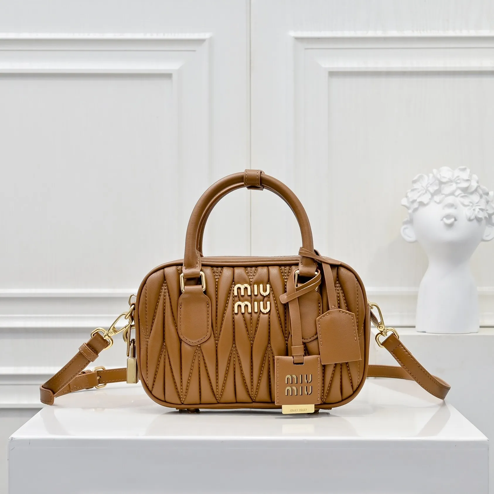 All categories Official website "Brand Women's Bags" Women's Bags 💙 miumiu 2025 new MIUMIU handbags
