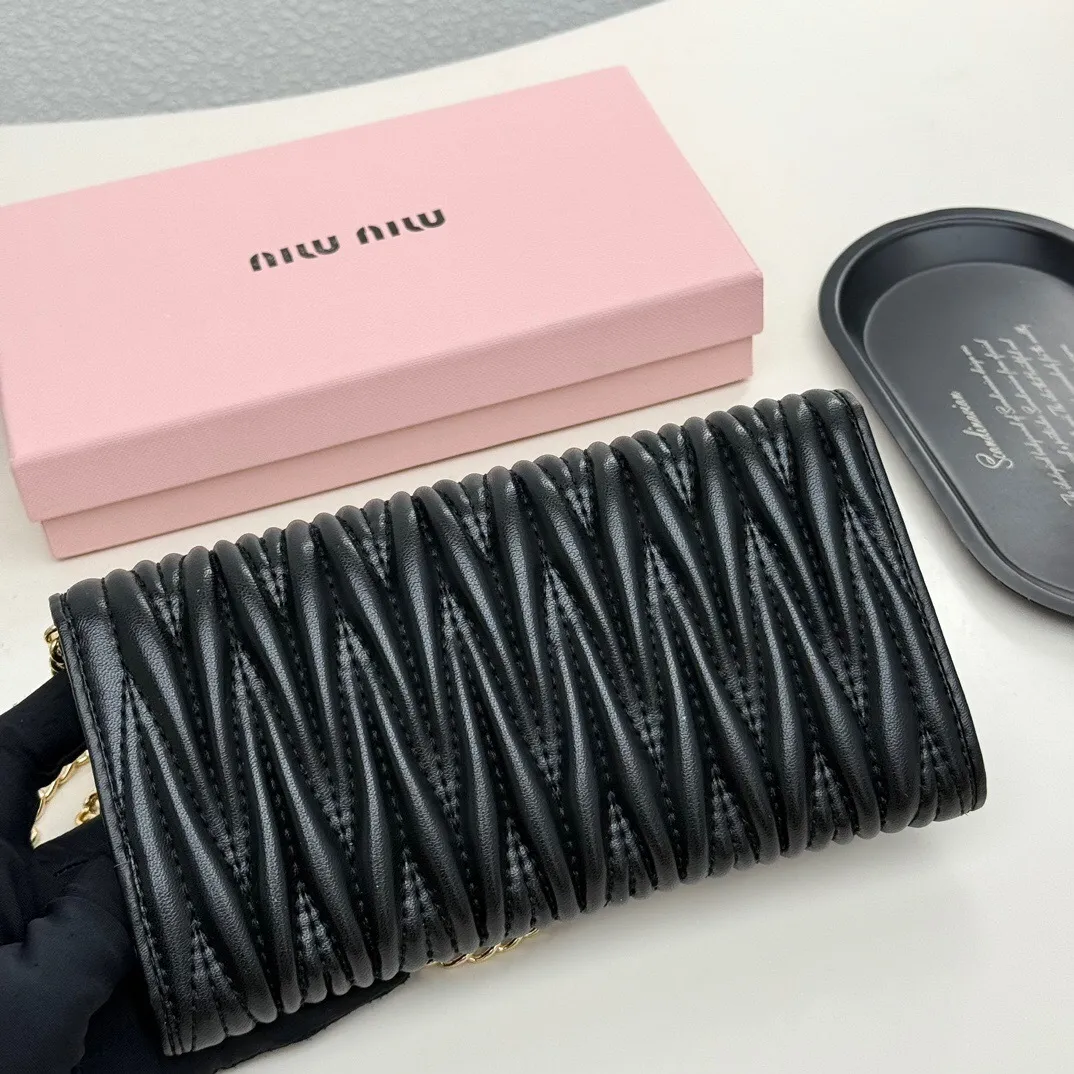 All categories Official website "Brand Women's Bags" Women's Bags 💙 miumiu 2025 new MIUMIU crossbody bag