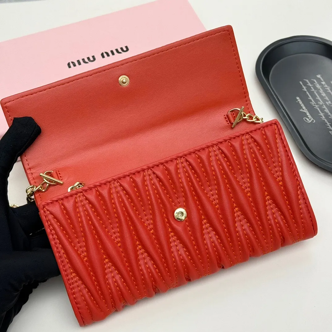 All categories Official website "Brand Women's Bags" Women's Bags 💙 miumiu 2025 new MIUMIU crossbody bag