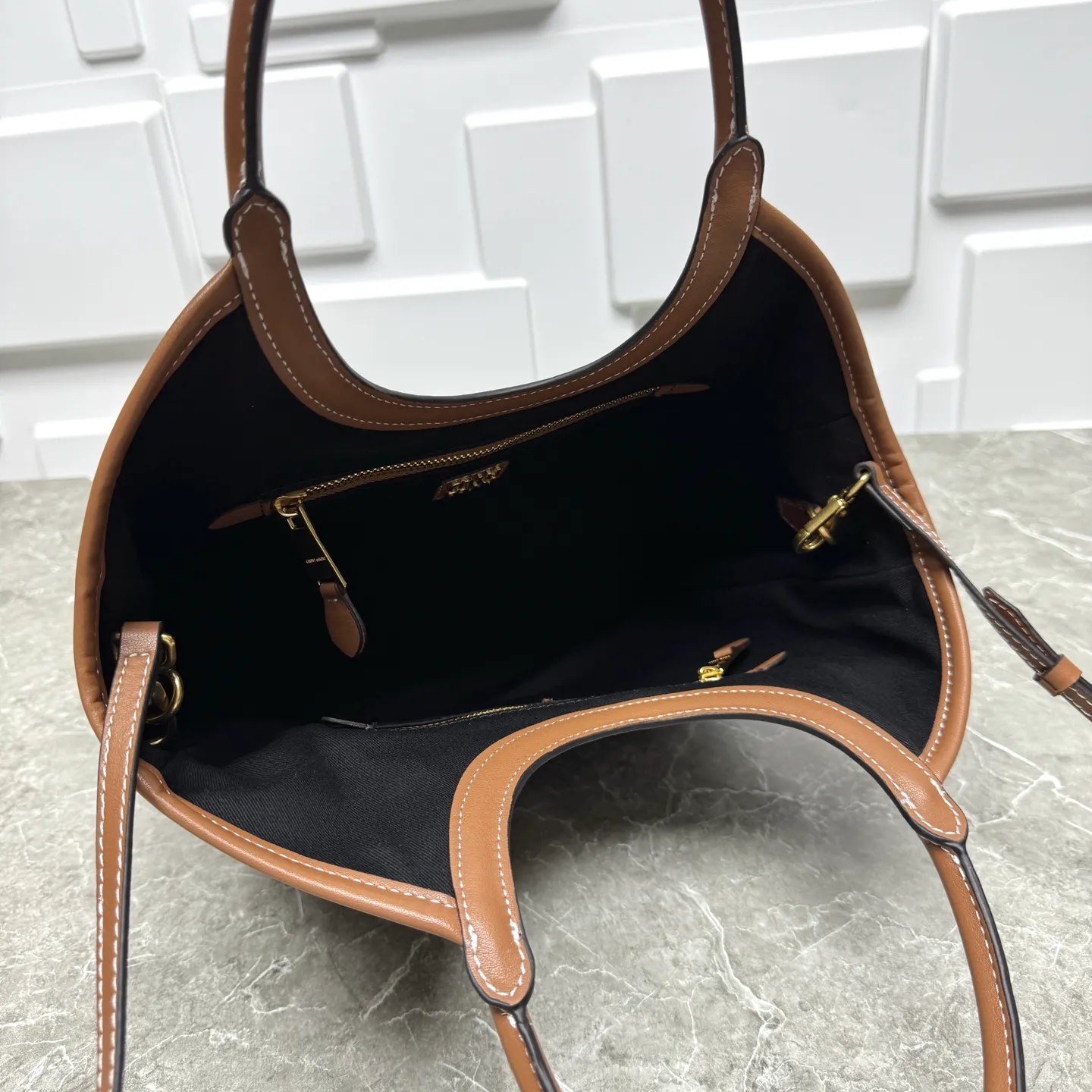 All Categories Official Website "Brand Women's Bags" Women's Bags 💙 miumiu 2026 Official Website miumiu Isetan Limited Tote Bag