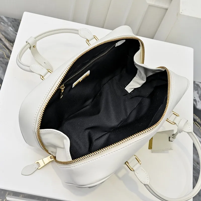 All categories Official website "Brand Women's Bags" Women's Bags 💙 miumiu 2025 new MIUMIU handbags
