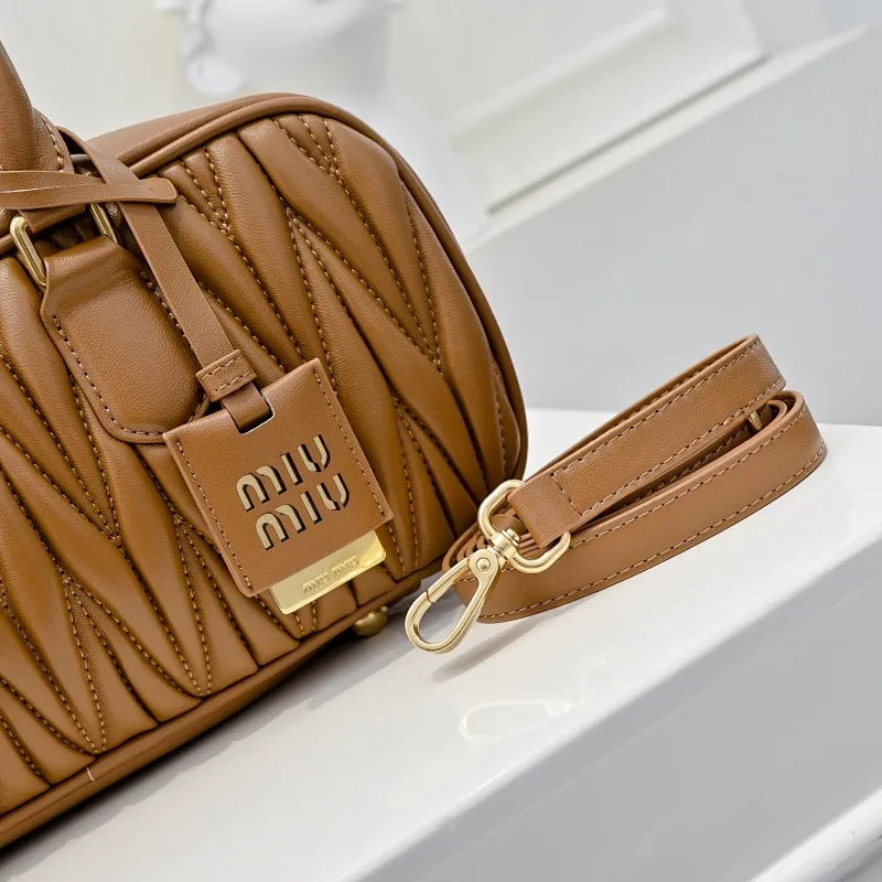 All categories Official website "Brand Women's Bags" Women's Bags 💙 miumiu 2025 new MIUMIU handbags