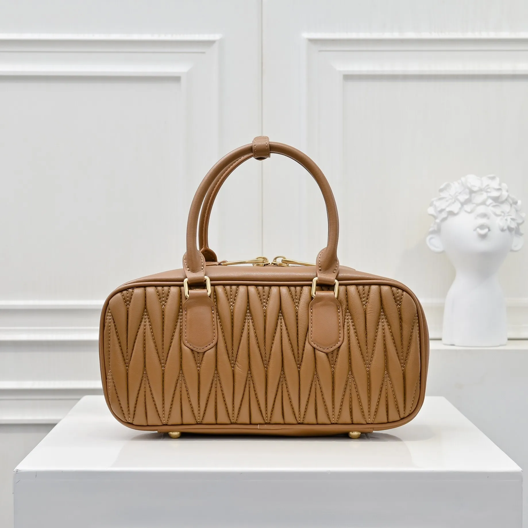 All categories Official website "Brand Women's Bags" Women's Bags 💙 miumiu 2025 new MIUMIU handbags