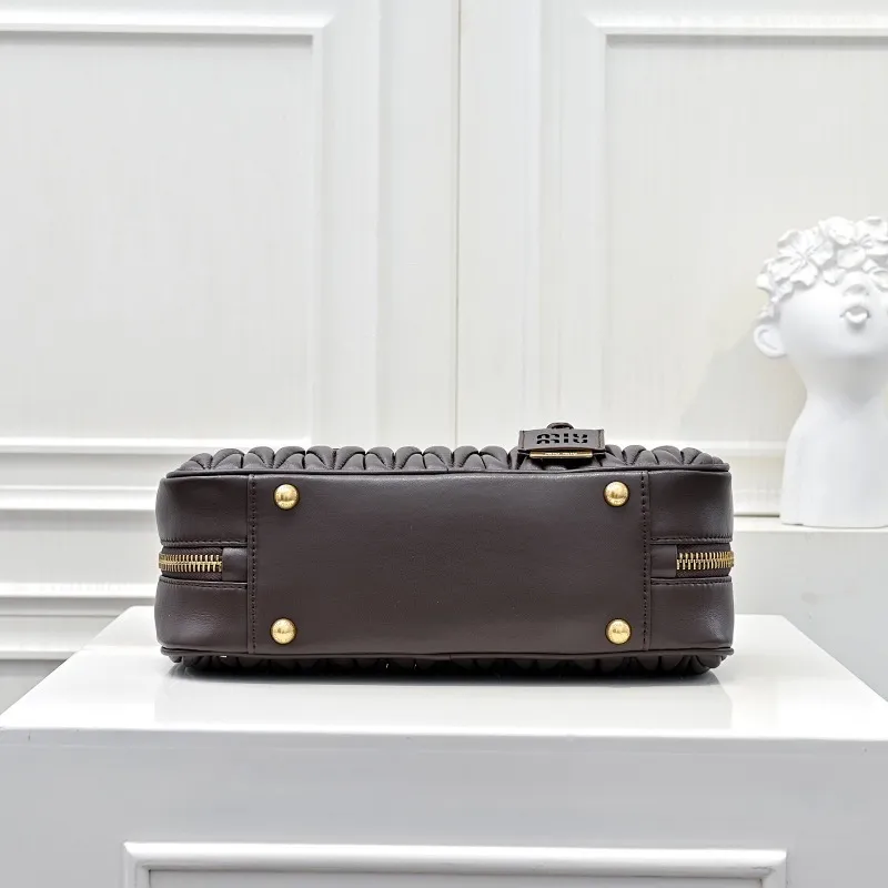 All categories Official website "Brand Women's Bags" Women's Bags 💙 miumiu 2025 new MIUMIU handbags