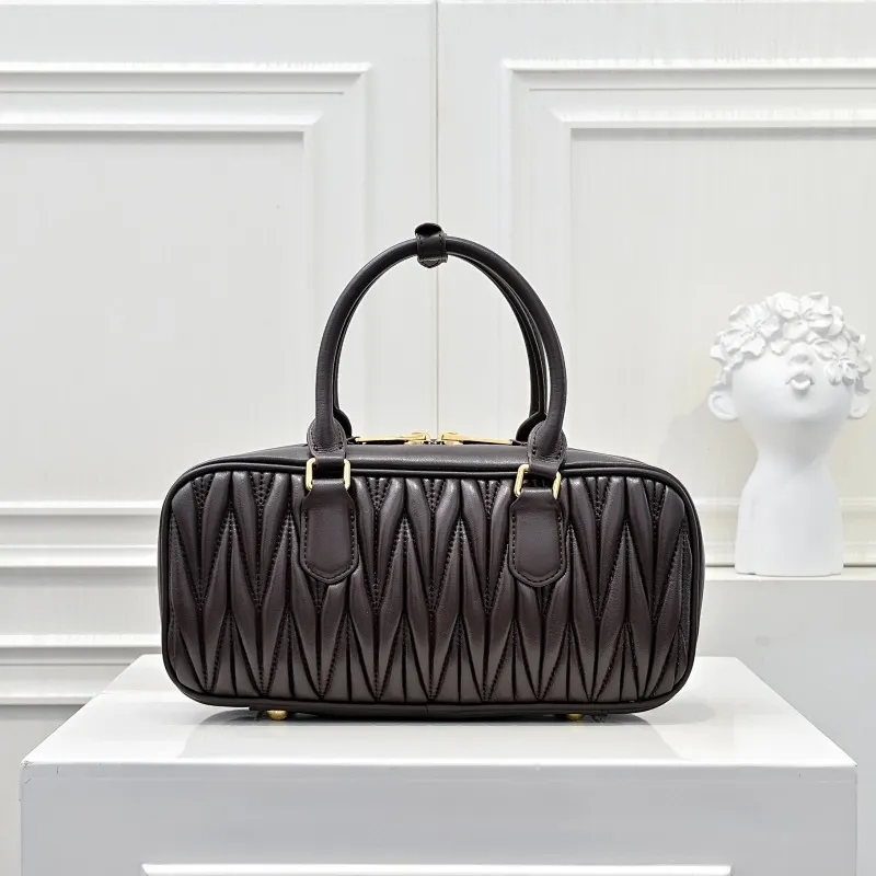 All categories Official website "Brand Women's Bags" Women's Bags 💙 miumiu 2025 new MIUMIU handbags