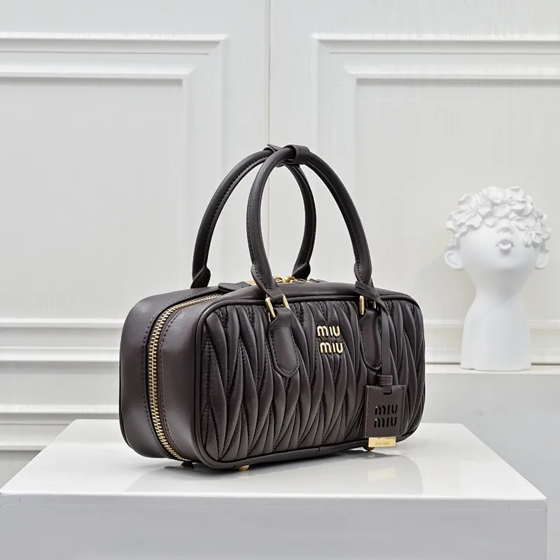 All categories Official website "Brand Women's Bags" Women's Bags 💙 miumiu 2025 new MIUMIU handbags