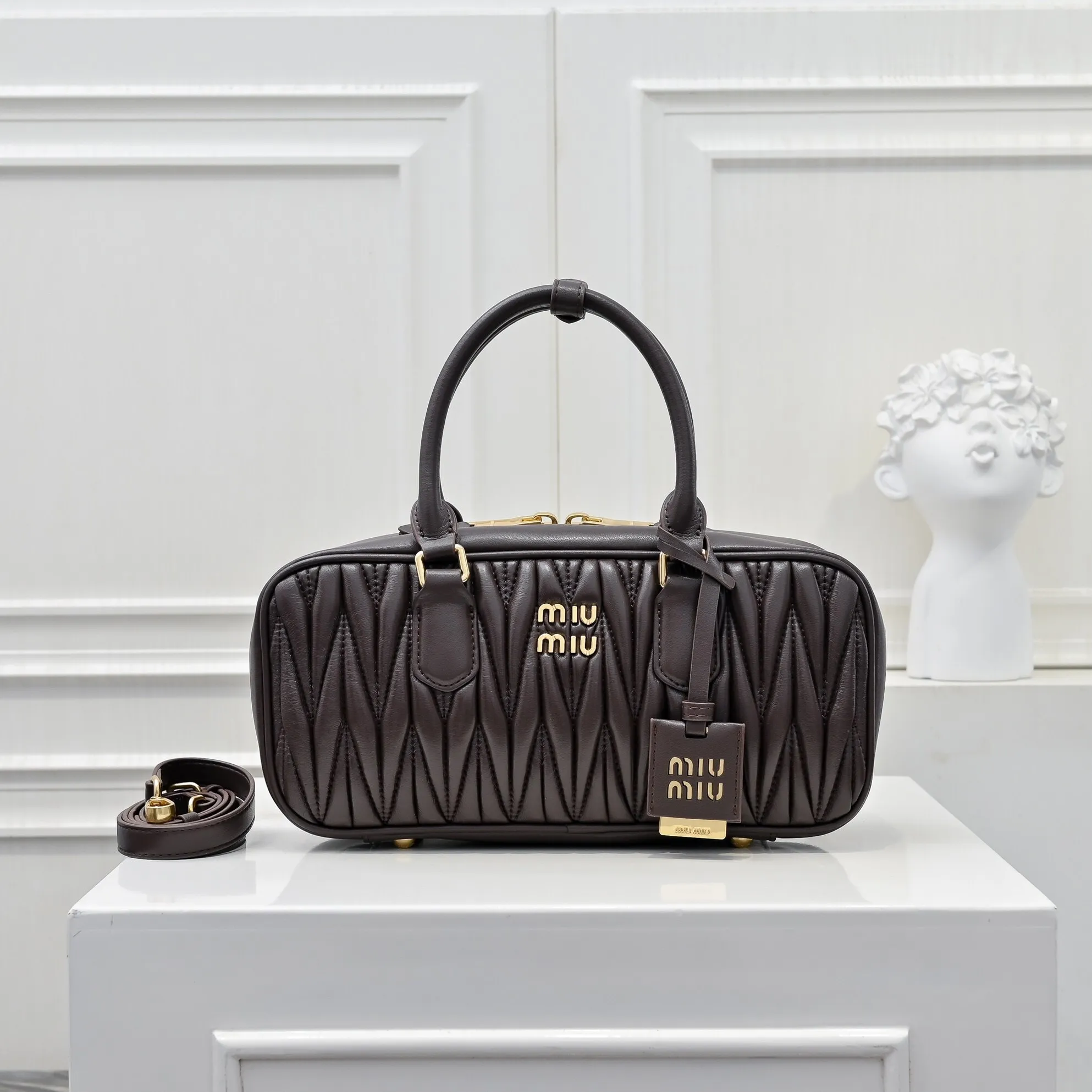 All categories Official website "Brand Women's Bags" Women's Bags 💙 miumiu 2025 new MIUMIU handbags