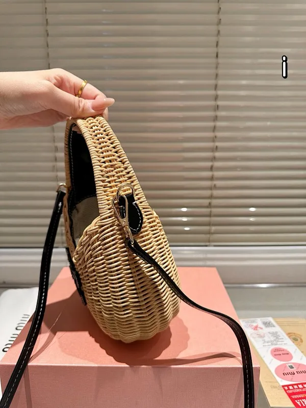 All categories Official website "Brand Women's Bags" Women's Bags 💙 miumiu 2025 new MIUMIU crossbody bag