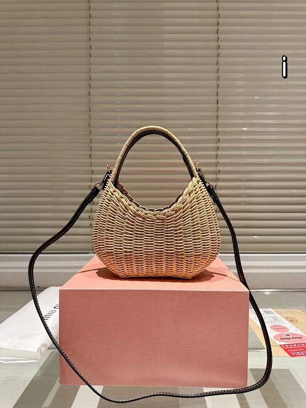 All categories Official website "Brand Women's Bags" Women's Bags 💙 miumiu 2025 new MIUMIU crossbody bag