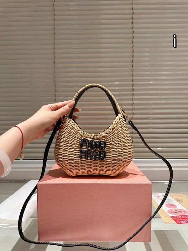 All categories Official website "Brand Women's Bags" Women's Bags 💙 miumiu 2025 new MIUMIU crossbody bag