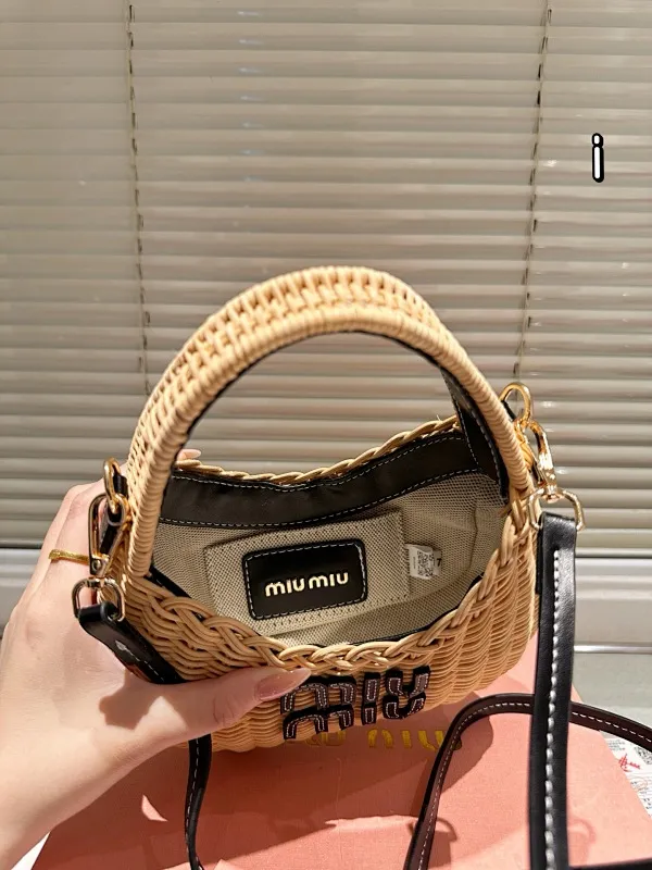 All categories Official website "Brand Women's Bags" Women's Bags 💙 miumiu 2025 new MIUMIU crossbody bag