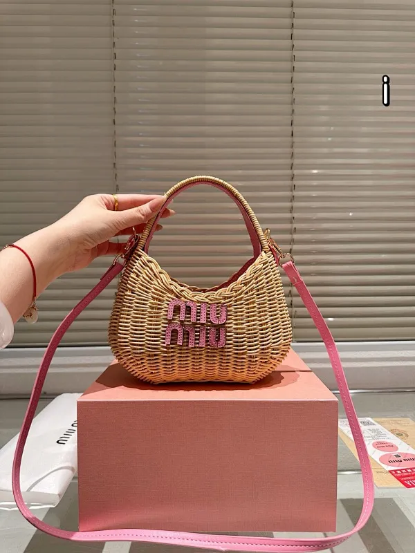 All categories Official website "Brand Women's Bags" Women's Bags 💙 miumiu 2025 new MIUMIU crossbody bag