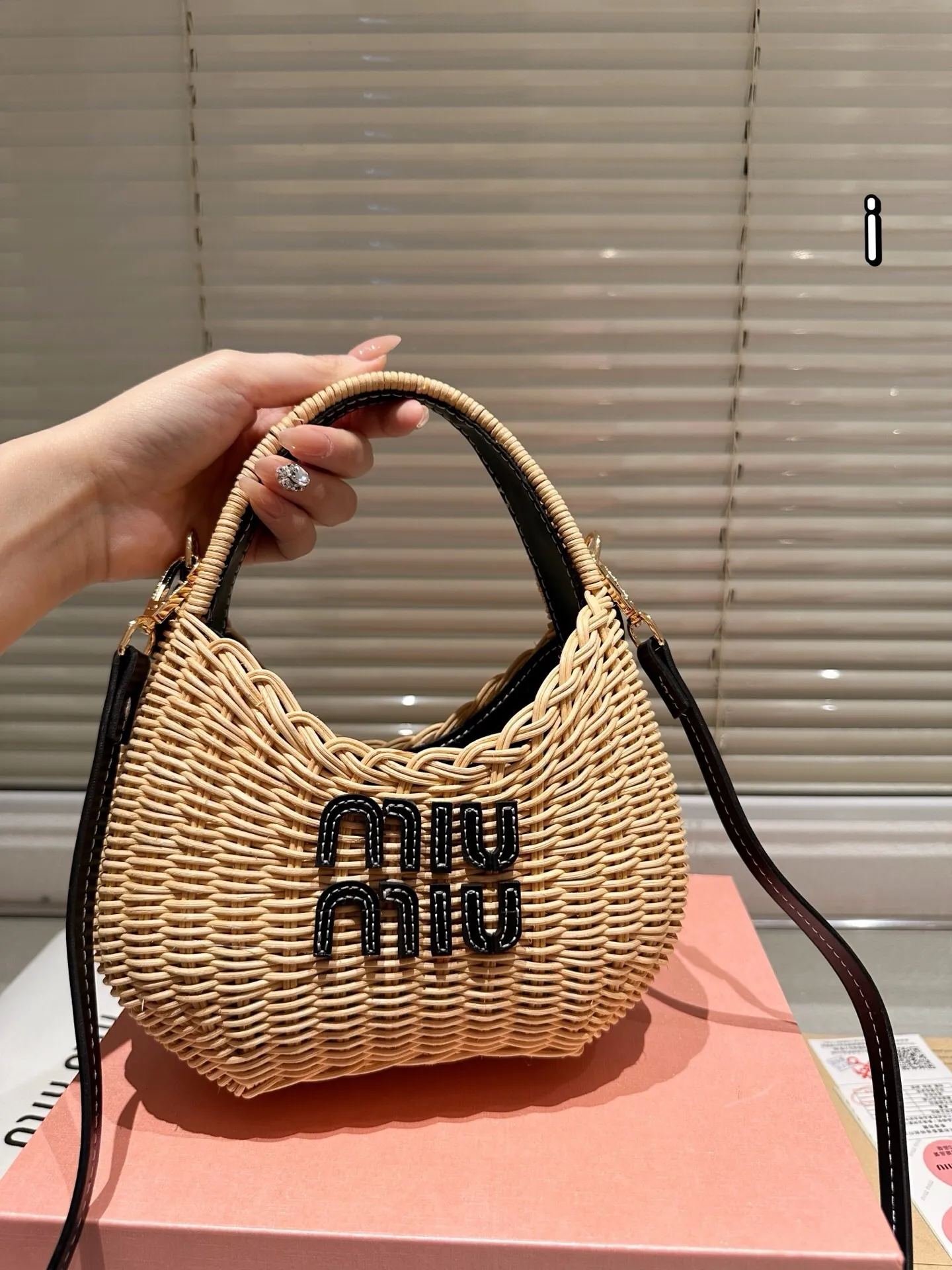 All categories Official website "Brand Women's Bags" Women's Bags 💙 miumiu 2025 new MIUMIU crossbody bag