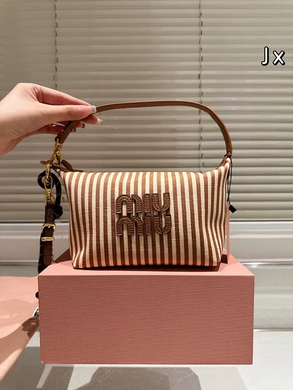 All categories Official website "Brand Women's Bags" Women's Bags 💙 miumiu 2025 new miumiu lunch box bag