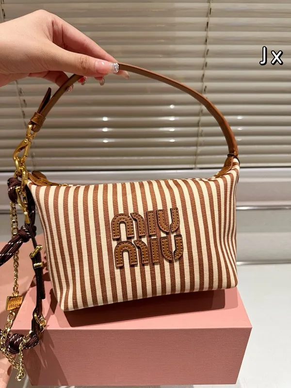 All categories Official website "Brand Women's Bags" Women's Bags 💙 miumiu 2025 new miumiu lunch box bag