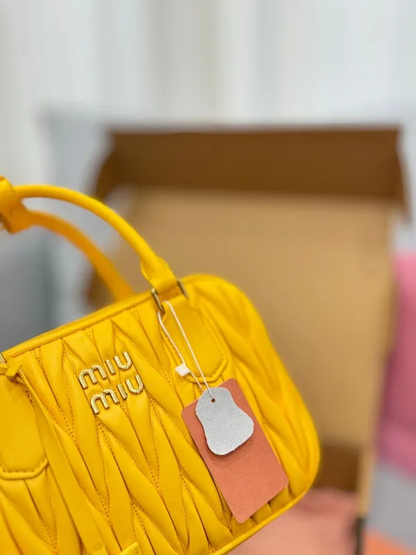 All categories Official website "Brand Women's Bags" Women's Bags 💙 miumiu 2024 new MIUMIU handbags