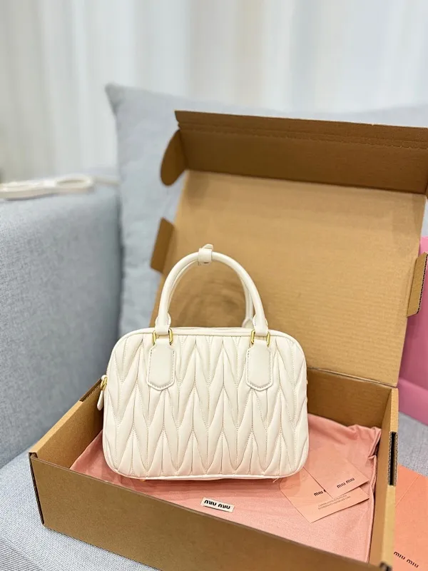All categories Official website "Brand Women's Bags" Women's Bags 💙 miumiu 2024 new MIUMIU handbags