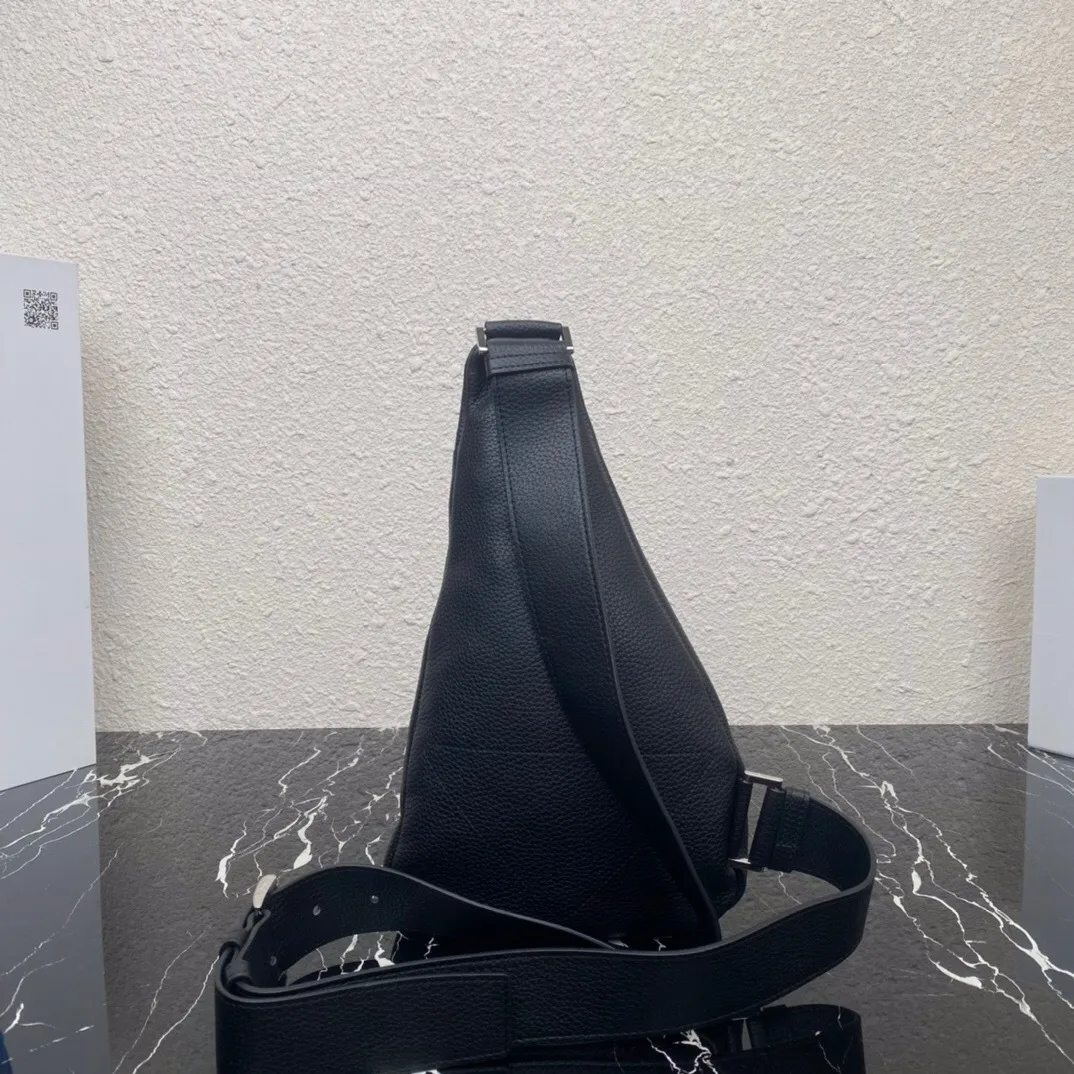 All Categories 💚 Top Version Men’s Bags 💚 PRADA 2025 New Prada Chest Bag