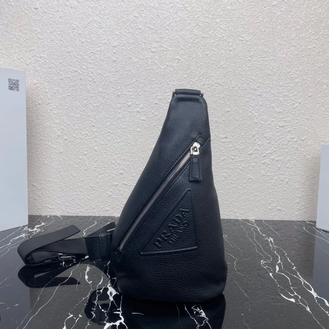 All Categories 💚 Top Version Men’s Bags 💚 PRADA 2025 New Prada Chest Bag