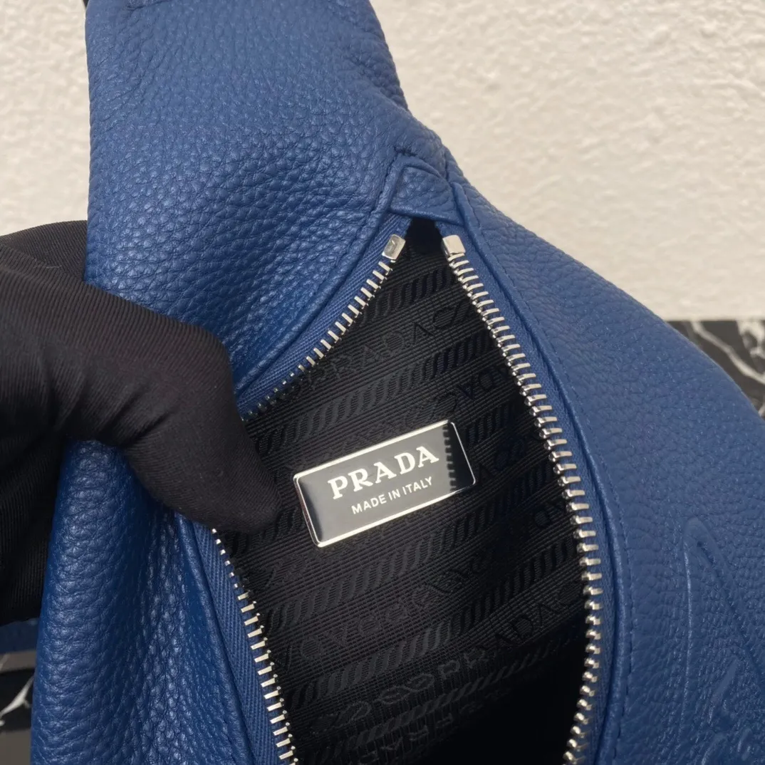 All Categories 💚 Top Version Men’s Bags 💚 PRADA 2025 New Prada Chest Bag