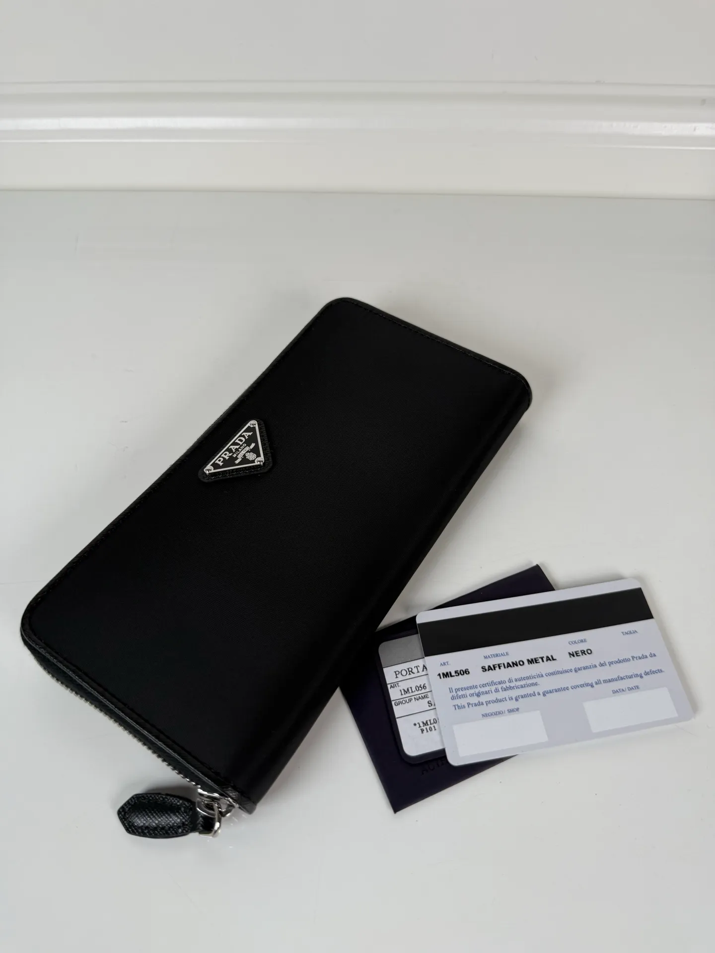 💰560, P Home➡️Nylon fabric + cowhide, single zipper wallet, caramel color, model 1ML506, single dollar quality, made of nylon fabric cross-grain cowhide, size 20×10.3cm, 175 steel stamp, exquisite workmanship as shown in the picture