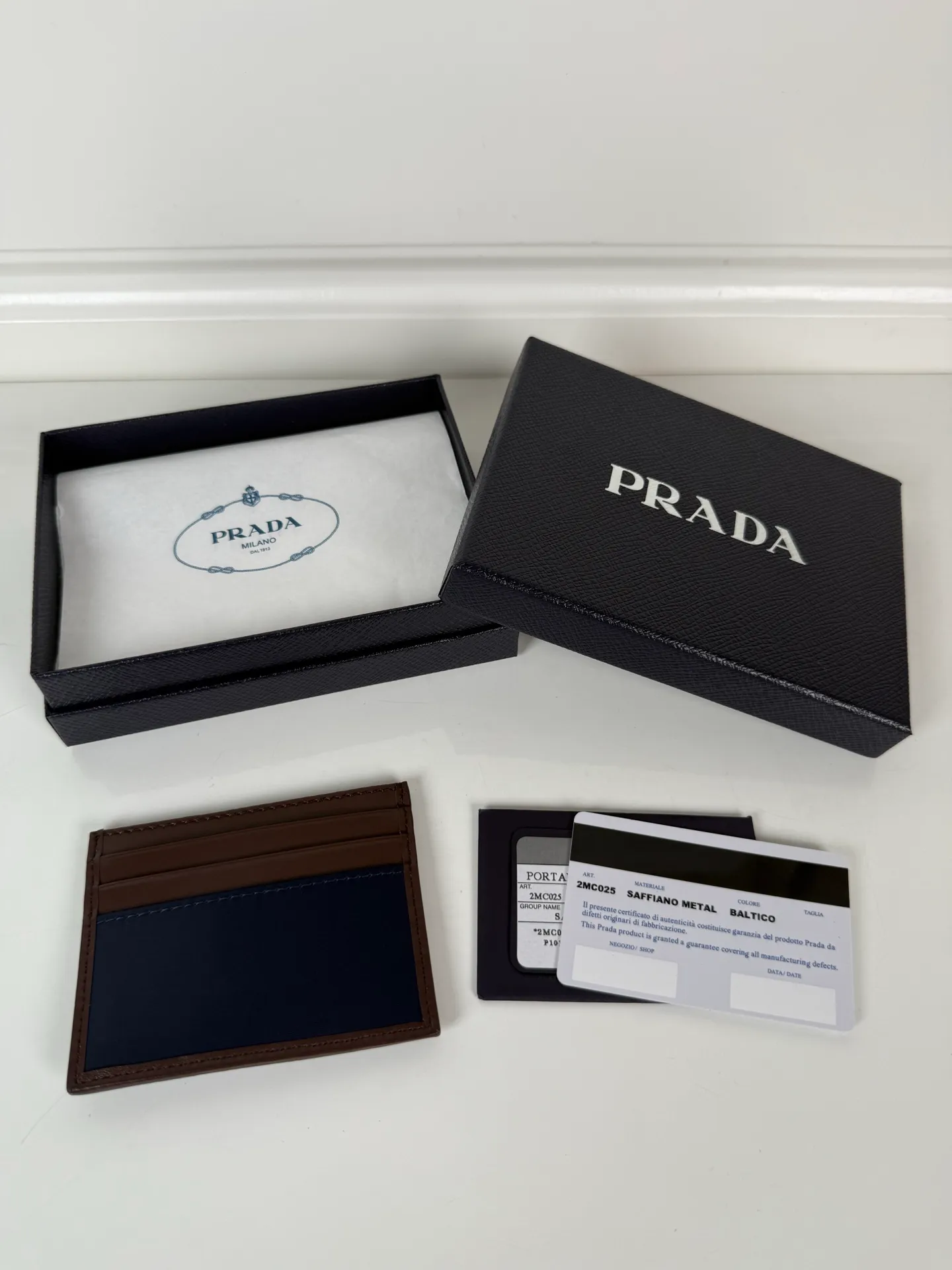 💰300 P Home ➡️ Unisex small card holder, model 2MC025, original quality, made of Nabo leather + nylon fabric, 6 card slots ➕ One middle sandwich, can hold multiple cards and zeros 💰, size 11.2×8.5cm, taken in kind, what you see is what you get