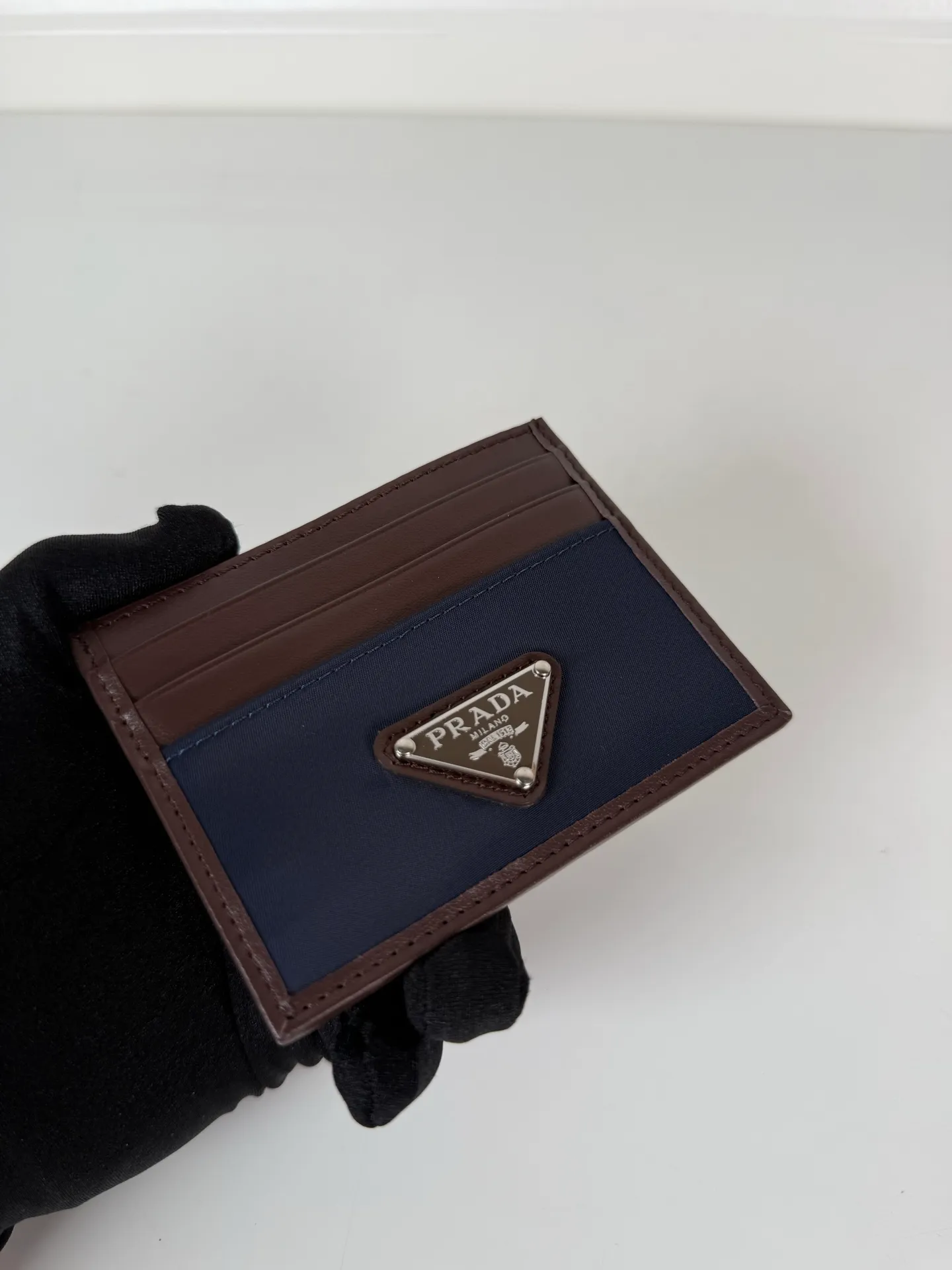 💰300 P Home ➡️ Unisex small card holder, model 2MC025, original quality, made of Nabo leather + nylon fabric, 6 card slots ➕ One middle sandwich, can hold multiple cards and zeros 💰, size 11.2×8.5cm, taken in kind, what you see is what you get