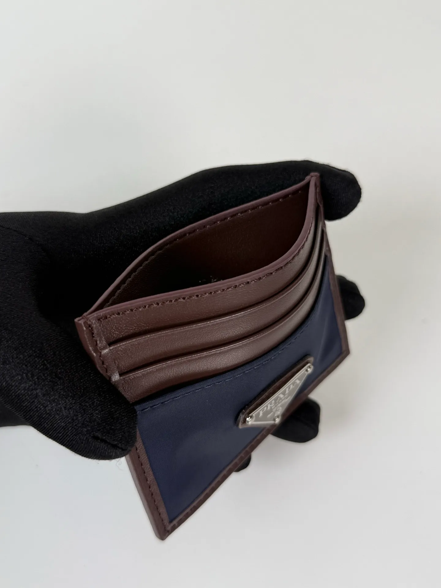 💰300 P Home ➡️ Unisex small card holder, model 2MC025, original quality, made of Nabo leather + nylon fabric, 6 card slots ➕ One middle sandwich, can hold multiple cards and zeros 💰, size 11.2×8.5cm, taken in kind, what you see is what you get