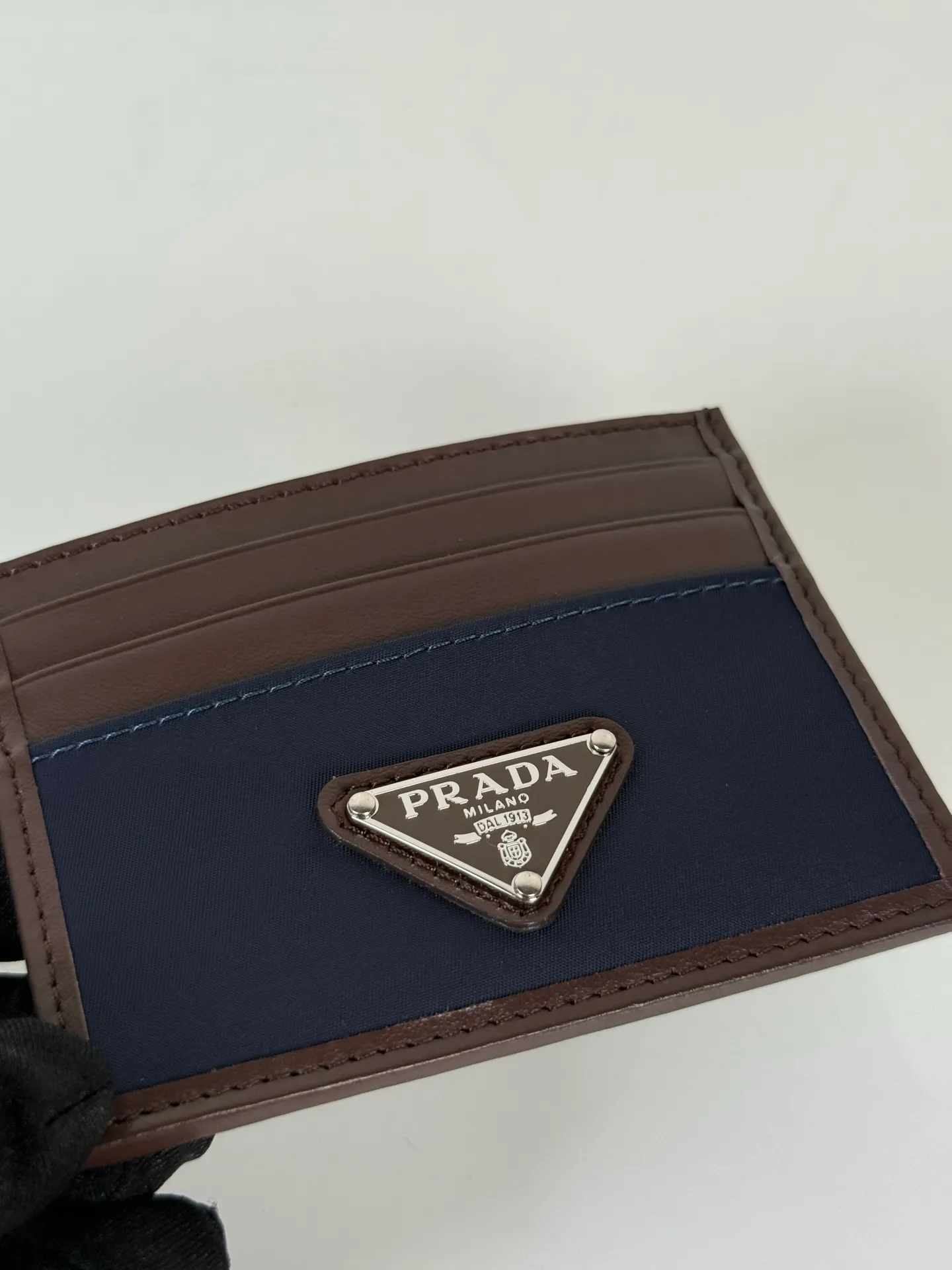 💰300 P Home ➡️ Unisex small card holder, model 2MC025, original quality, made of Nabo leather + nylon fabric, 6 card slots ➕ One middle sandwich, can hold multiple cards and zeros 💰, size 11.2×8.5cm, taken in kind, what you see is what you get