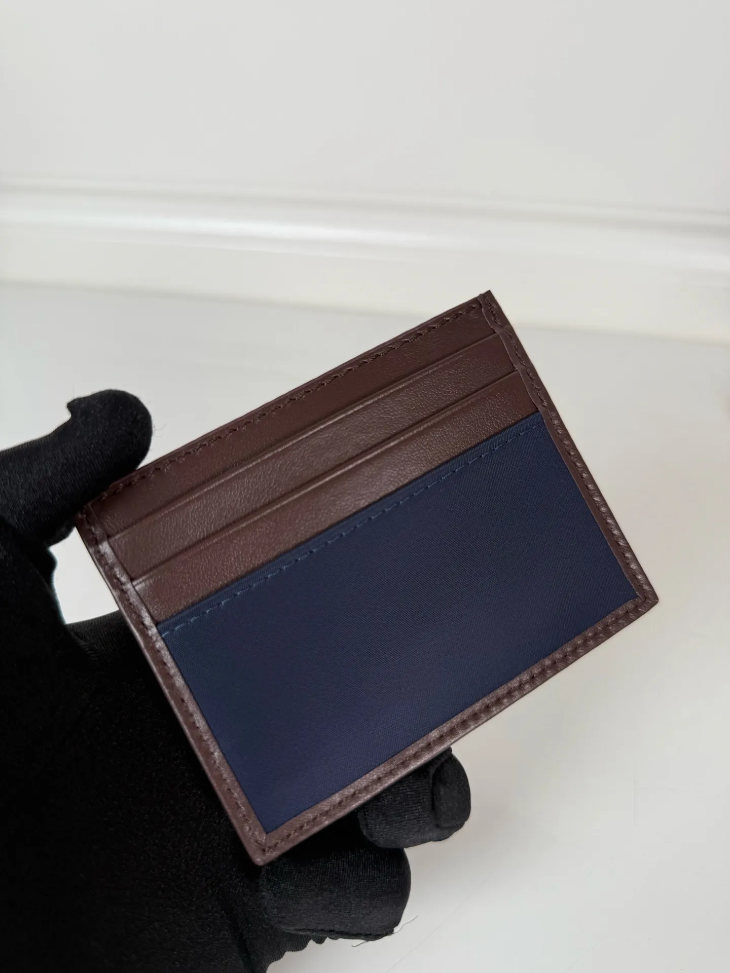 💰300 P Home ➡️ Unisex small card holder, model 2MC025, original quality, made of Nabo leather + nylon fabric, 6 card slots ➕ One middle sandwich, can hold multiple cards and zeros 💰, size 11.2×8.5cm, taken in kind, what you see is what you get