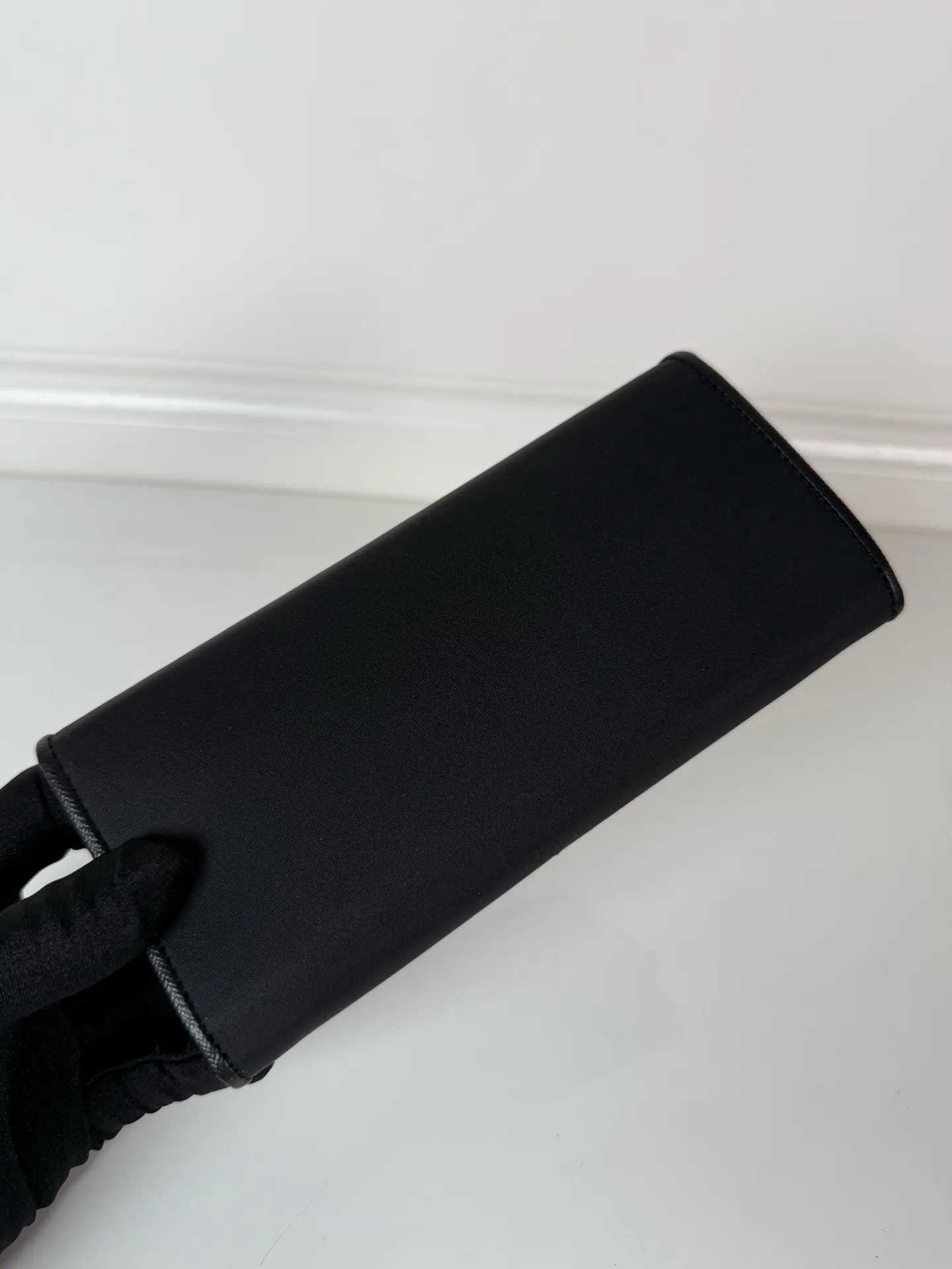 💰560, P Home ➡️Ladies flip wallet, model 1MH132, black, made of imported cross-grain cowhide + nylon fabric, original quality, size 18.7x9.5cm, taken in kind, what you see is what you get