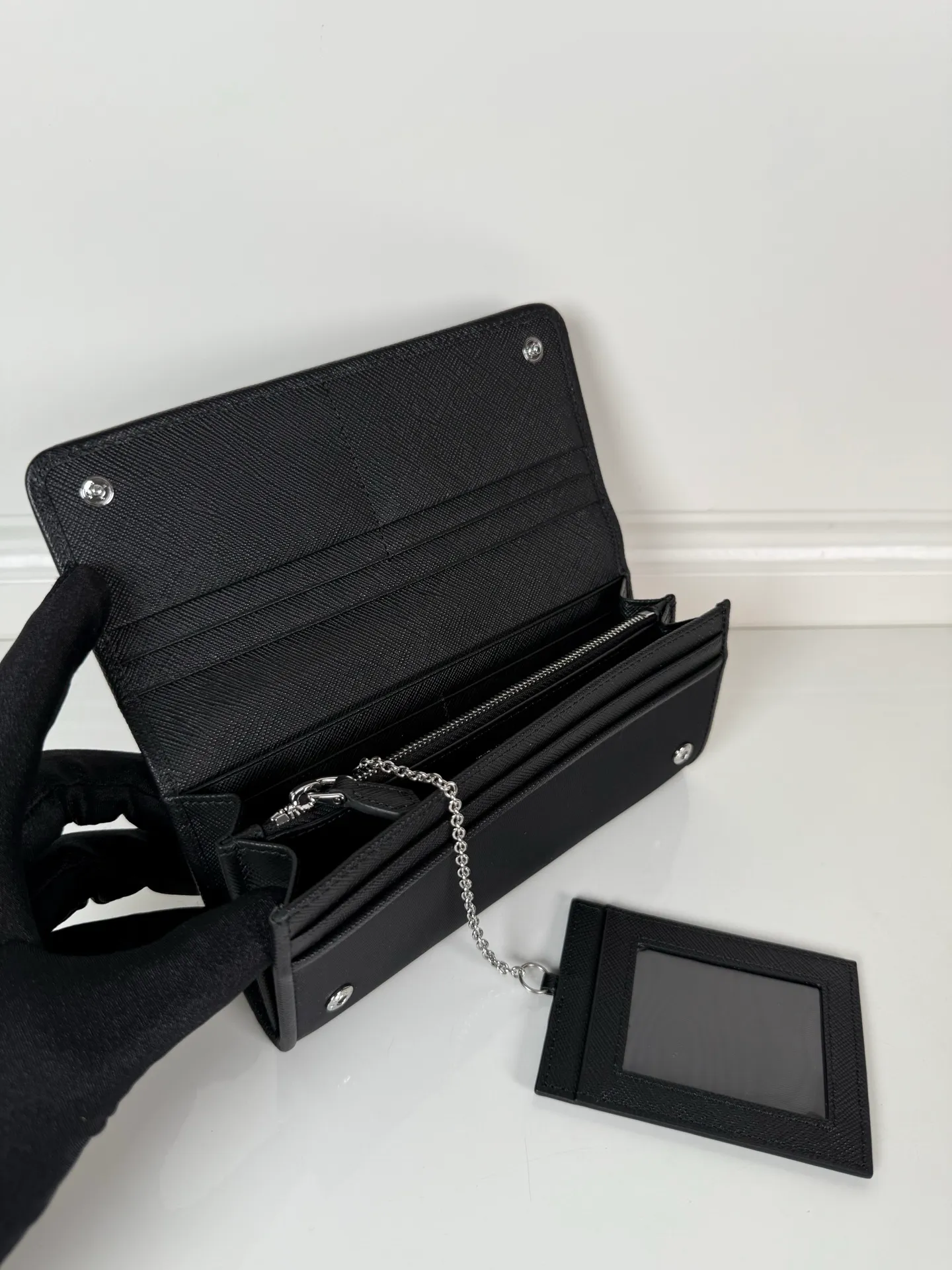 💰560, P Home ➡️Ladies flip wallet, model 1MH132, black, made of imported cross-grain cowhide + nylon fabric, original quality, size 18.7x9.5cm, taken in kind, what you see is what you get