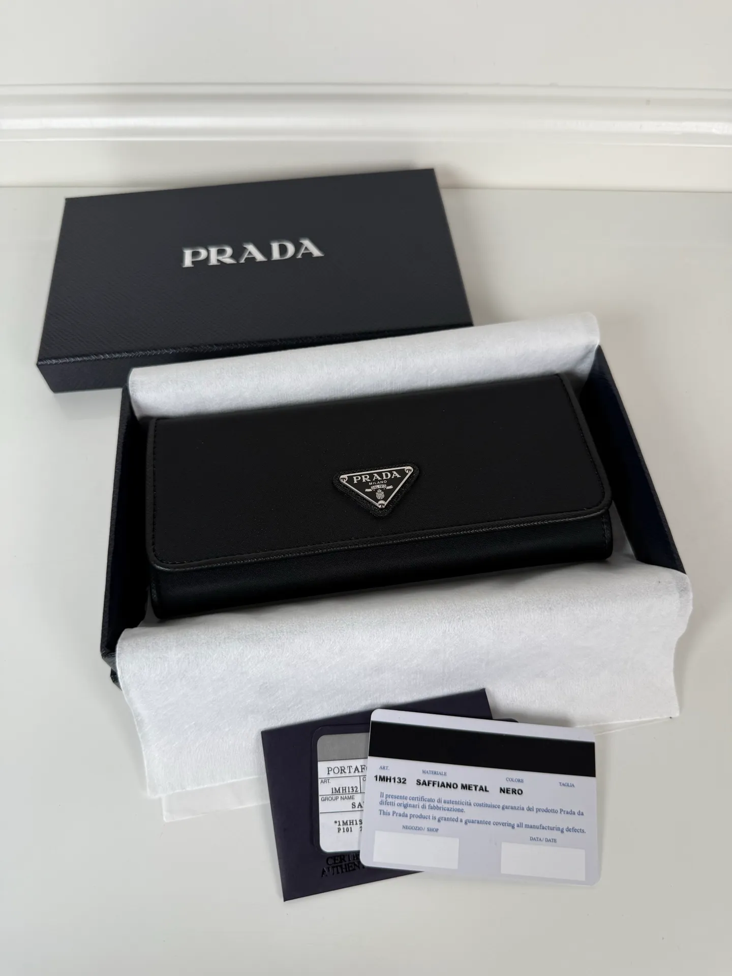 💰560, P Home ➡️Ladies flip wallet, model 1MH132, black, made of imported cross-grain cowhide + nylon fabric, original quality, size 18.7x9.5cm, taken in kind, what you see is what you get