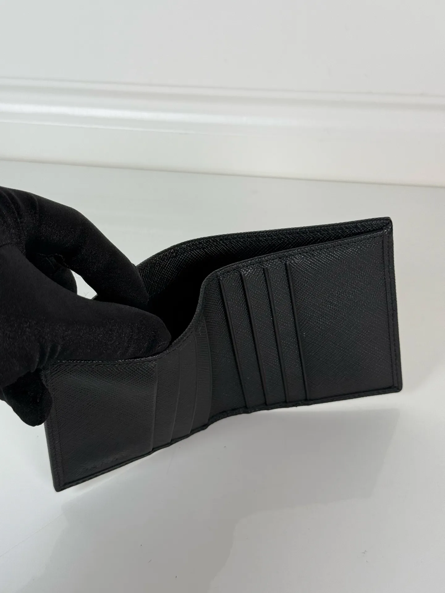 💰380, P Home ➡️ Unisex short wallet, black, model 2MO004 cross-grain cowhide + nylon fabric, eight card slots, length 9cm height 10cm, 175 steel stamp, meticulous and neat workmanship as shown in the picture
