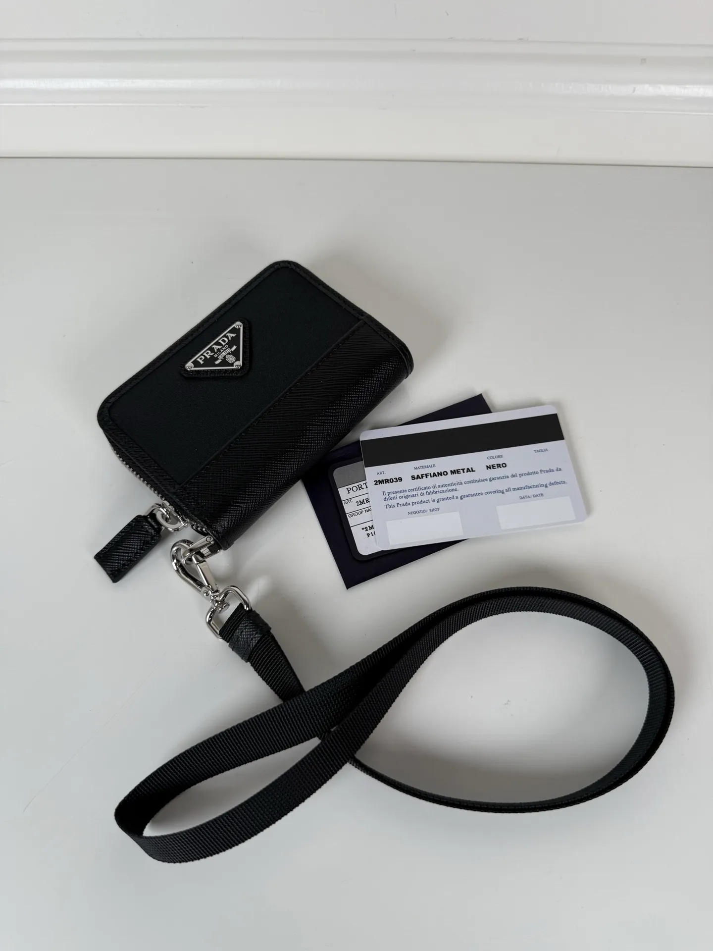 💰440, P Home ➡️Deerskin card holder for men and women, model 2MR039, classic and practical zipper design, 2 pleated card slots inside, 1 inner bag, detachable neck strap, convenient for sorting and storage, perfect for going out alone with your mobile phone in summer or putting it in a small bag, size 11×7.5cm, original quality, your best choice