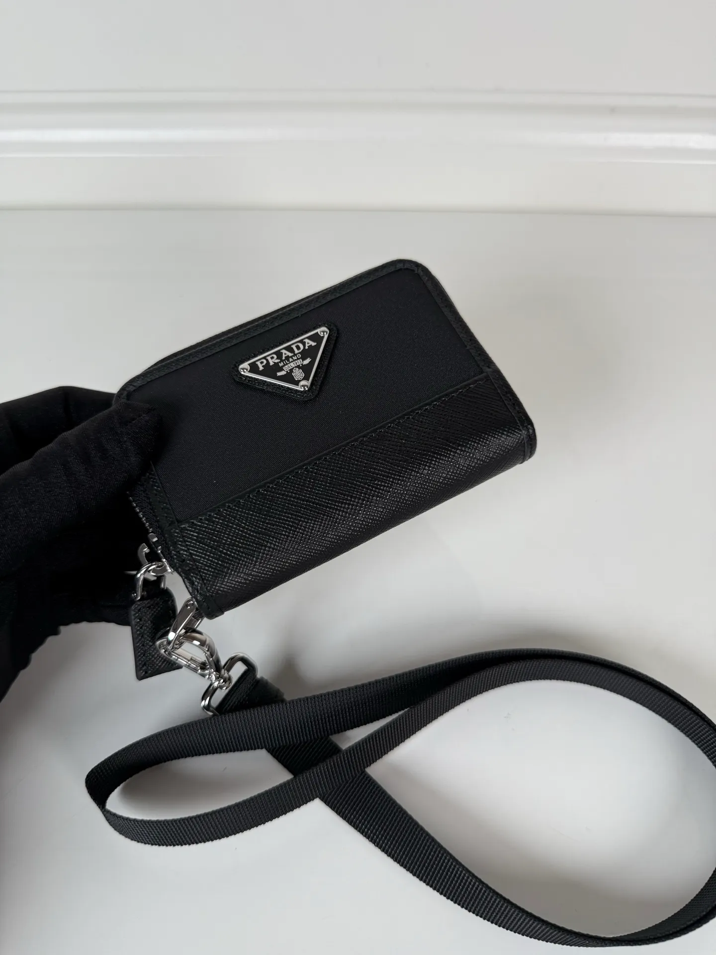 💰440, P Home ➡️Deerskin card holder for men and women, model 2MR039, classic and practical zipper design, 2 pleated card slots inside, 1 inner bag, detachable neck strap, convenient for sorting and storage, perfect for going out alone with your mobile phone in summer or putting it in a small bag, size 11×7.5cm, original quality, your best choice