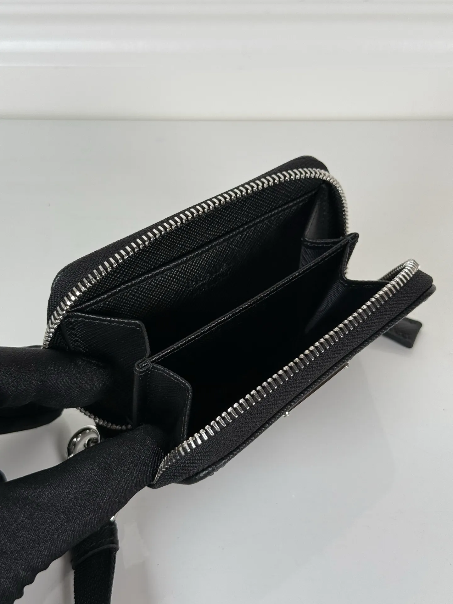 💰440, P Home ➡️Deerskin card holder for men and women, model 2MR039, classic and practical zipper design, 2 pleated card slots inside, 1 inner bag, detachable neck strap, convenient for sorting and storage, perfect for going out alone with your mobile phone in summer or putting it in a small bag, size 11×7.5cm, original quality, your best choice