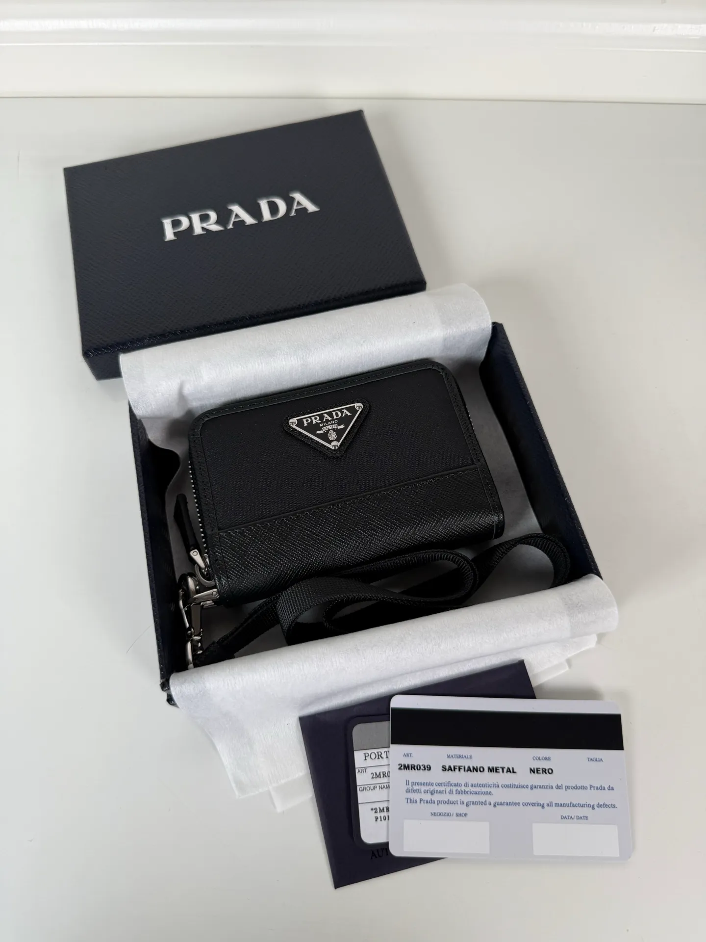 💰440, P Home ➡️Deerskin card holder for men and women, model 2MR039, classic and practical zipper design, 2 pleated card slots inside, 1 inner bag, detachable neck strap, convenient for sorting and storage, perfect for going out alone with your mobile phone in summer or putting it in a small bag, size 11×7.5cm, original quality, your best choice