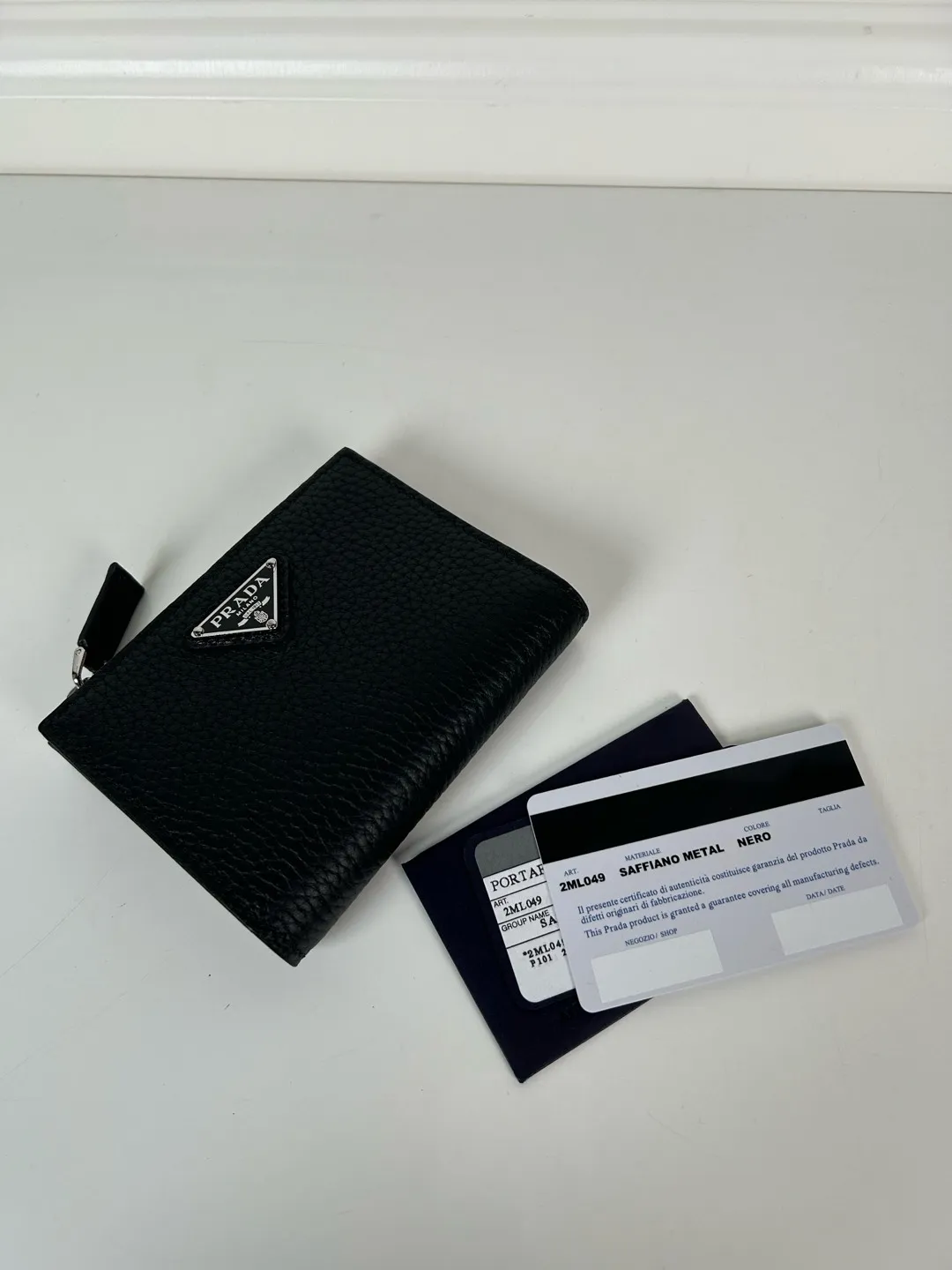 💰480, P Home ➡️ Unisex short wallet, model 2ML049, made of black deerskin, eight card slots, one receipt compartment, one zippered coin pocket, length 11.5cm, height 9.5cm, 175 steel stamp, meticulous workmanship as shown in the picture