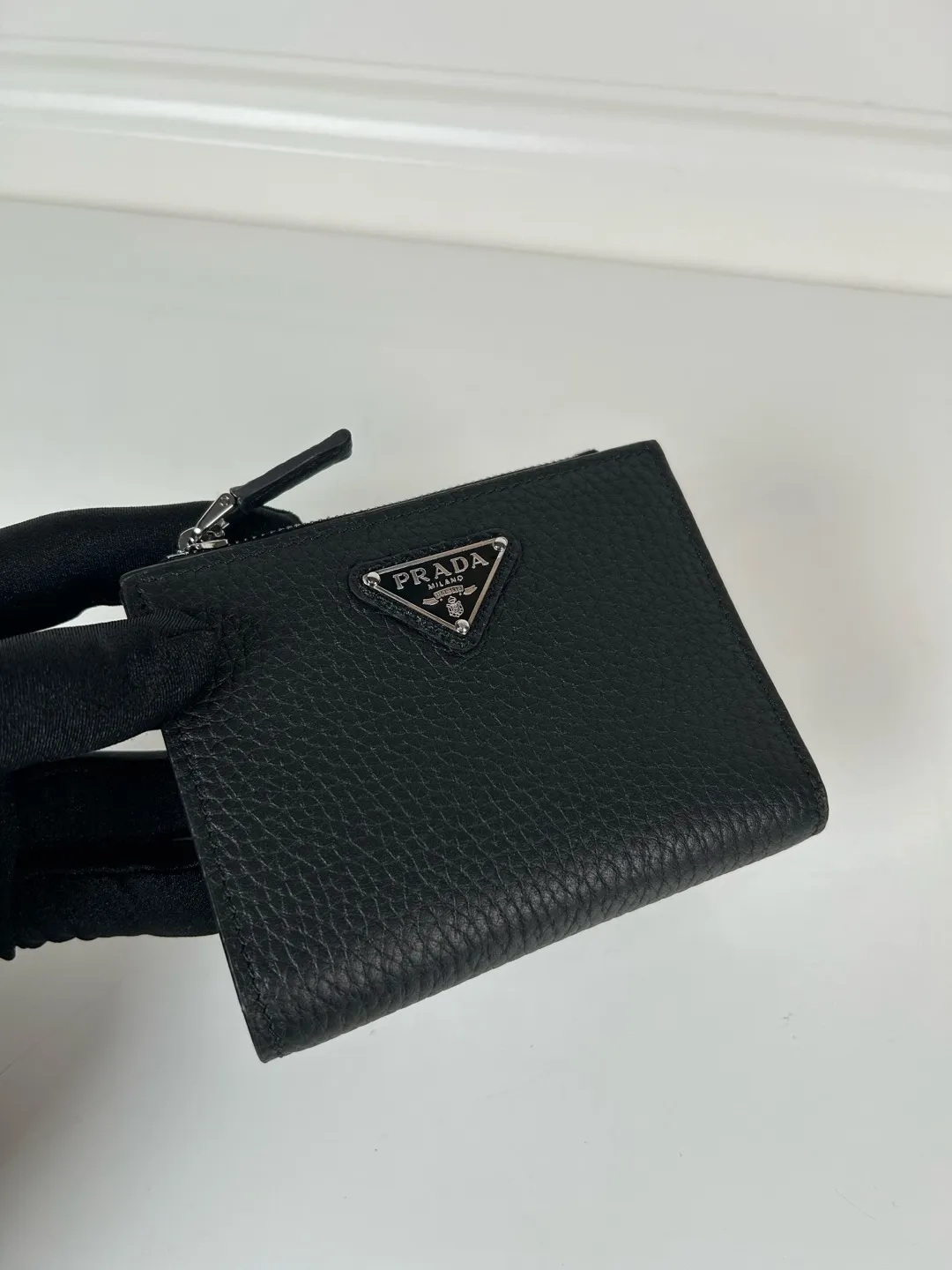 💰480, P Home ➡️ Unisex short wallet, model 2ML049, made of black deerskin, eight card slots, one receipt compartment, one zippered coin pocket, length 11.5cm, height 9.5cm, 175 steel stamp, meticulous workmanship as shown in the picture