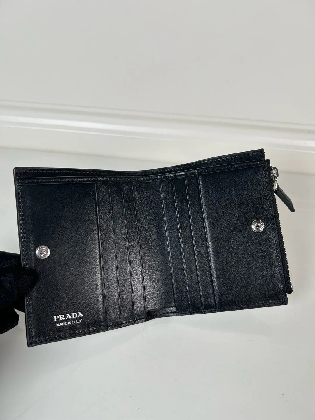 💰480, P Home ➡️ Unisex short wallet, model 2ML049, made of black deerskin, eight card slots, one receipt compartment, one zippered coin pocket, length 11.5cm, height 9.5cm, 175 steel stamp, meticulous workmanship as shown in the picture