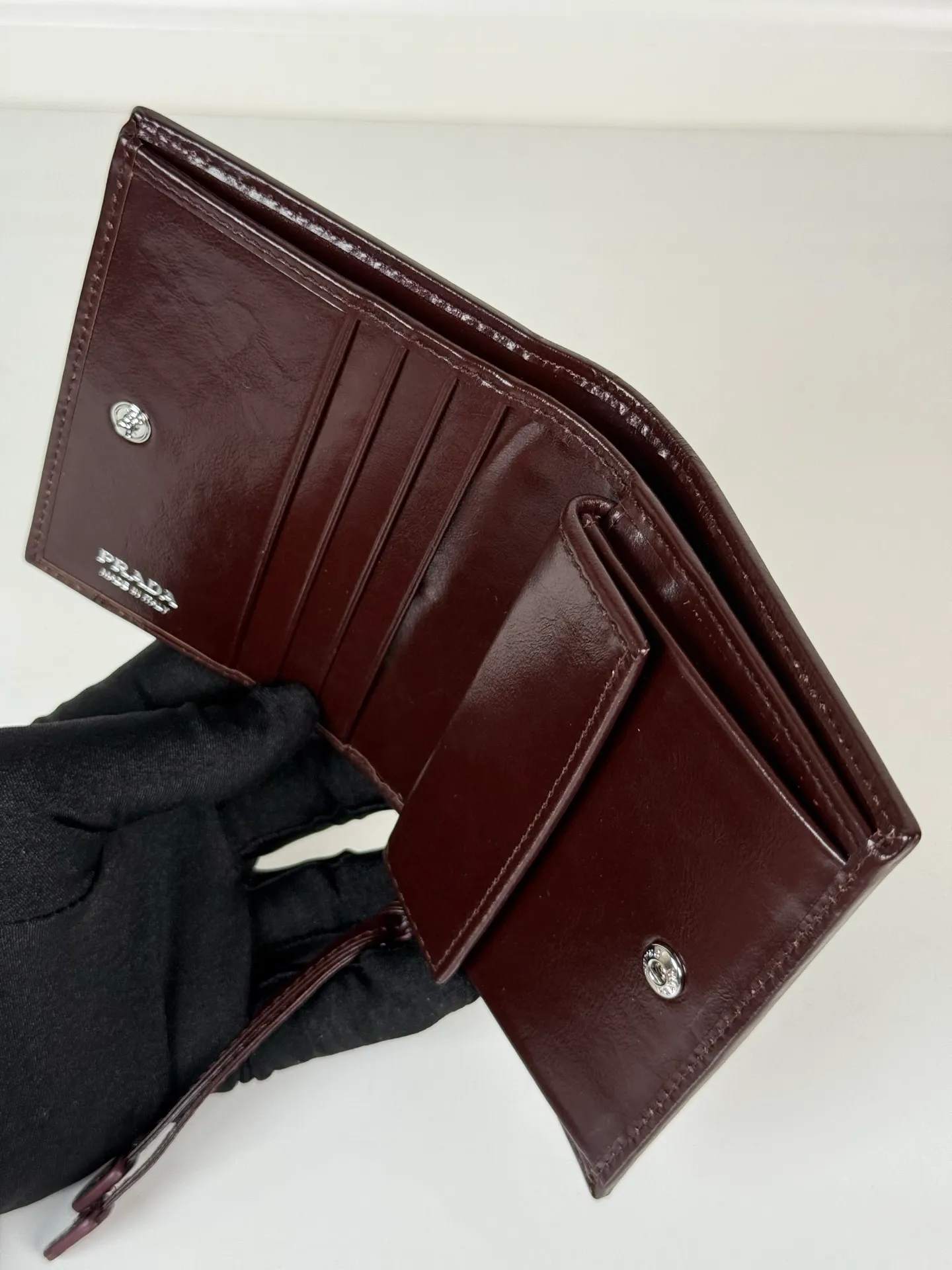 💰480, P Home ➡️Women's two-fold short clip, model 1M0204, brown waxed cowhide, length 11.2 cm, height 9.5cm, simple and practical to enhance personal taste, 175 steel stamp