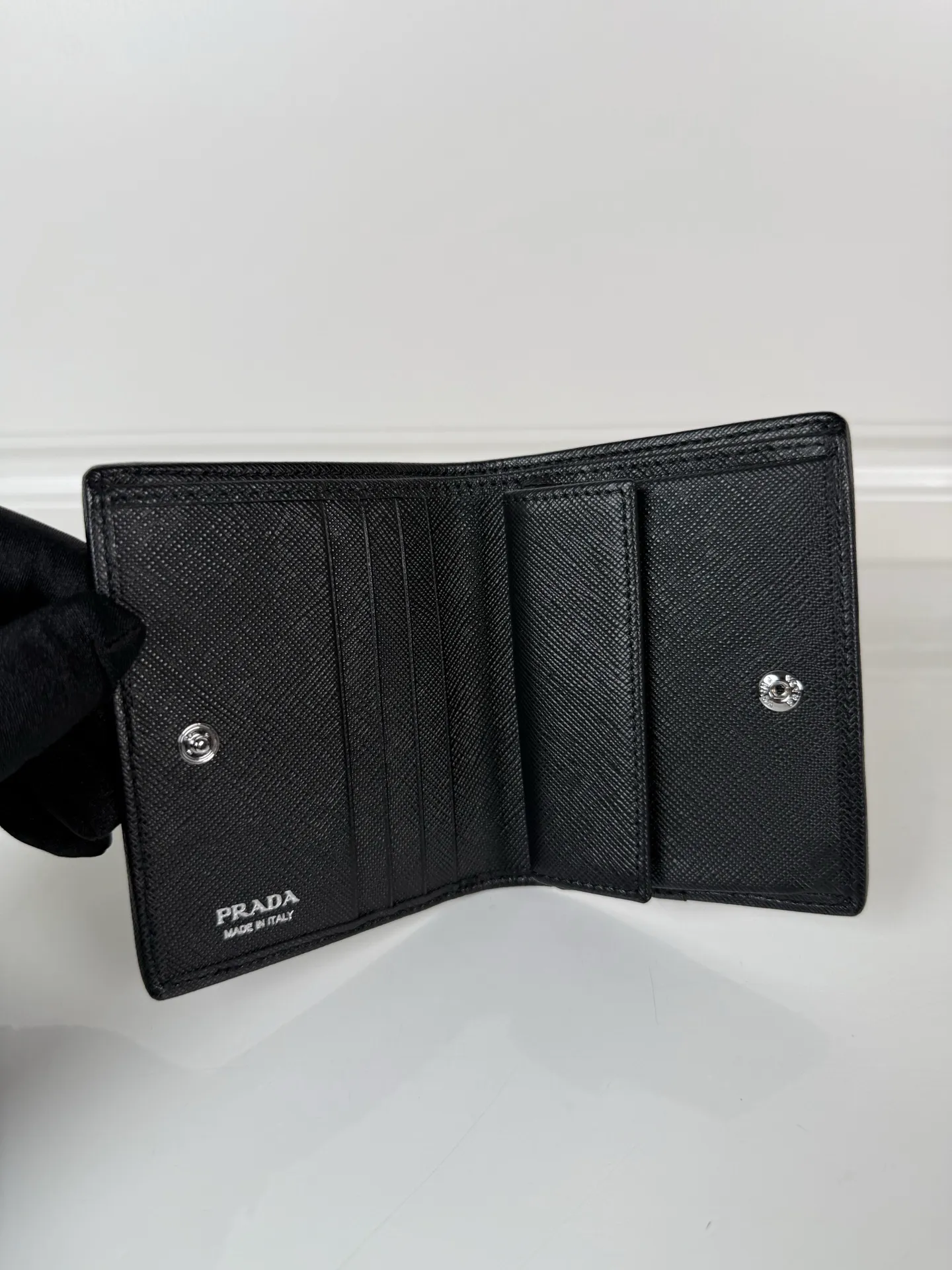 💰400, P Home➡️Ladies two-fold short clip, model 1M0204, nylon fabric + cross-grain cowhide, length 11.2 height 9.5cm, simple and practical to enhance personal taste, 175 steel stamp