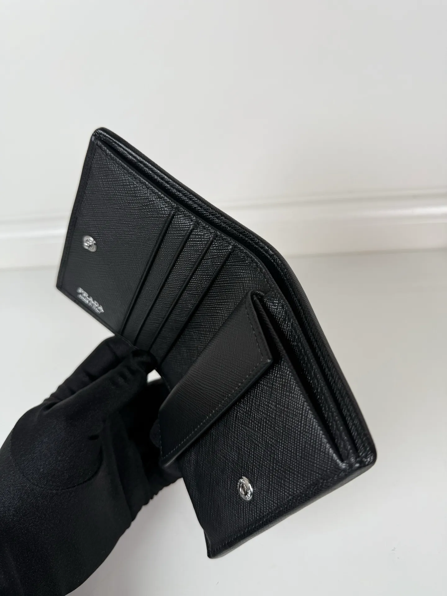 💰400, P Home➡️Ladies two-fold short clip, model 1M0204, nylon fabric + cross-grain cowhide, length 11.2 height 9.5cm, simple and practical to enhance personal taste, 175 steel stamp