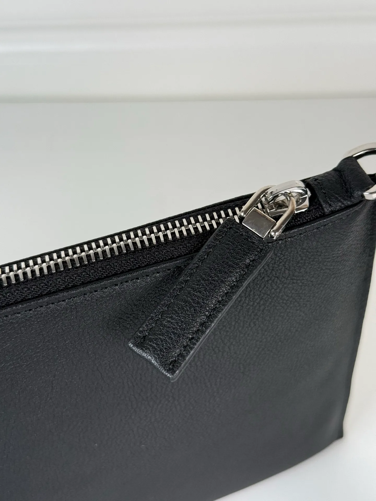 💰620, P Home➡️Men's deer pattern leather handbag, black, single quality, model 2NG005, equipped with detachable wrist strap, a zipper compartment, six card slot pockets, size 28×18cm